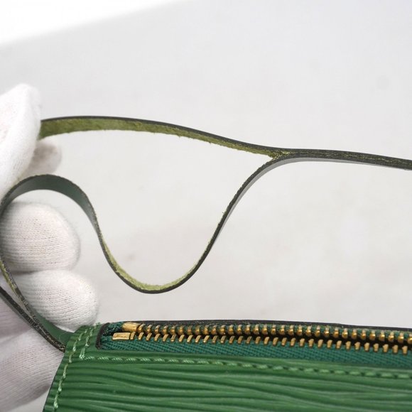 LOUIS VUITTON Green Pouch - Picture 10 of 16